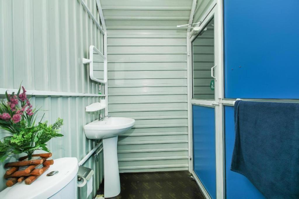 A4 Hostel Colombo Airport - Eco Lodge - Free Pickup & Drop كاتوناياكى المظهر الخارجي الصورة